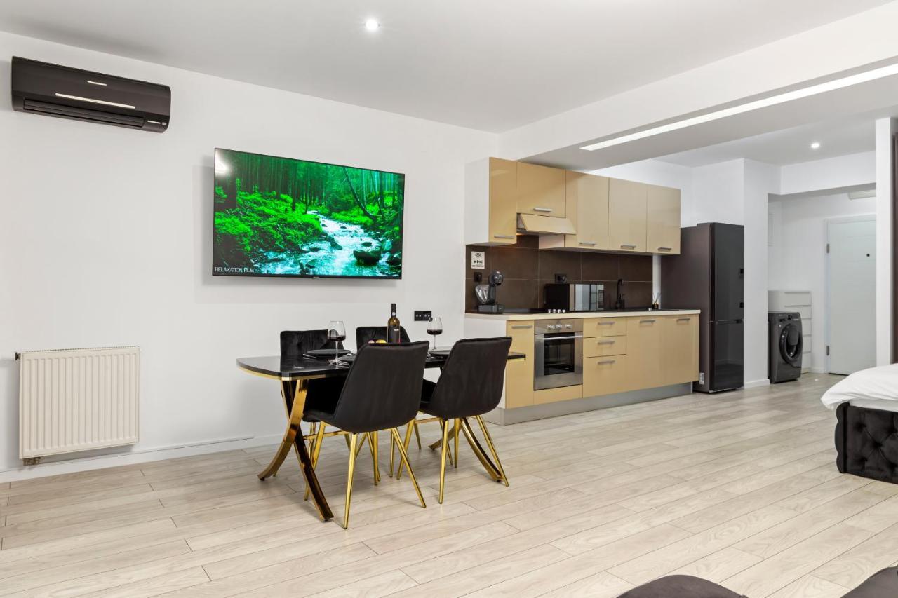 Deluxe By Rh Living *